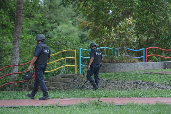 Image from: Pekerja landskap temukan bom lama di Kuala Nerang