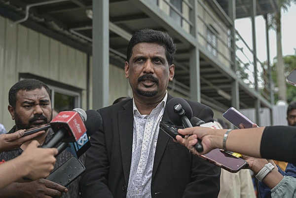 Image from: Banjir Nepal: Keluarga 55 rakyat Malaysia hilang mohon campur tangan PM, gesa moratorium