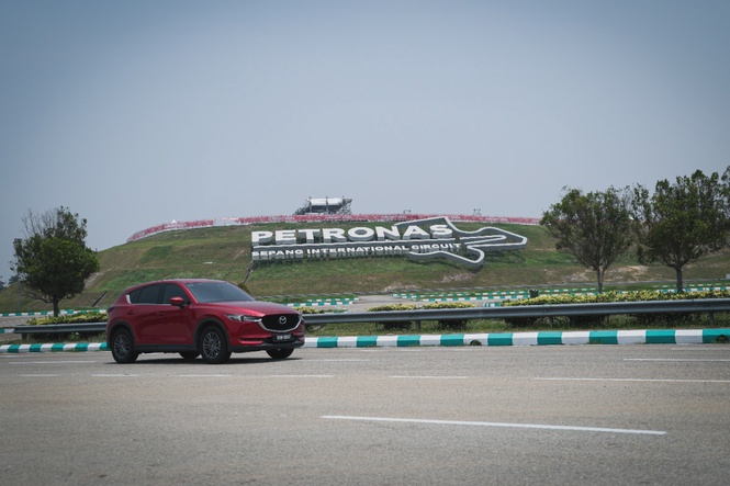 Image from: Low-flying aircraft operations near Sepang in conjunction with F1 GP Bahrain