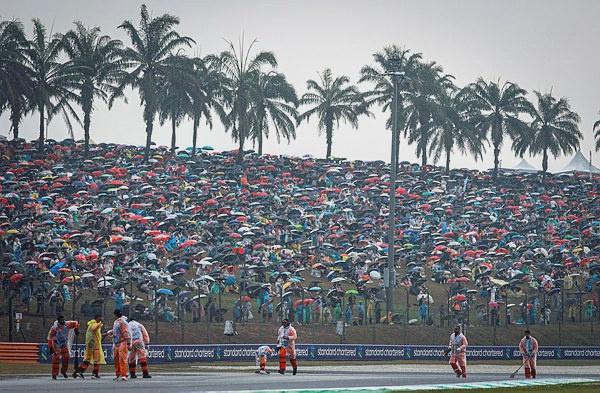 Image from: 261,000 fans set new SIC attendance record at Bahrain GP