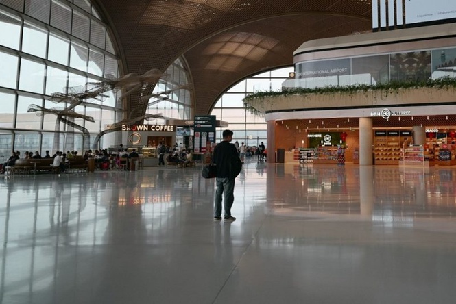 Flight cuts and soaring fares leave airport vendors fearing bleak summer