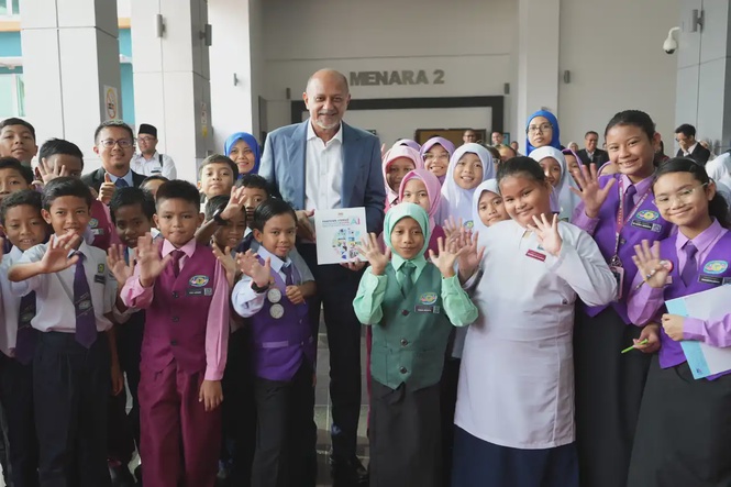 Malaysian govt to offer free AI software subscriptions to youths, businesses