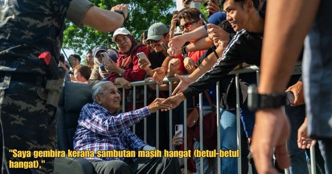 Tun Mahathir Reflects on Merdeka Parade, Praises M’sian Youths For Keeping Merdeka Spirit Alive