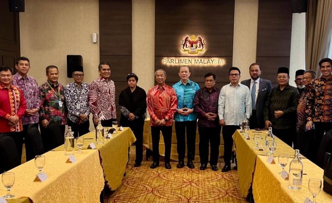 Image from: Enam Ahli Parlimen Bersatu dan Syed Saddiq meterai perjanjian CSA sokong kerajaan Madani