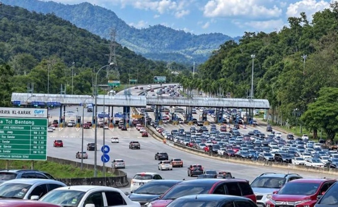 Image from: Elak bayar tol guna taktik ‘cucuk’ kereta depan, pengendali Lebuhraya Karak dan LPT1 rugi lebih RM20,000 setahun