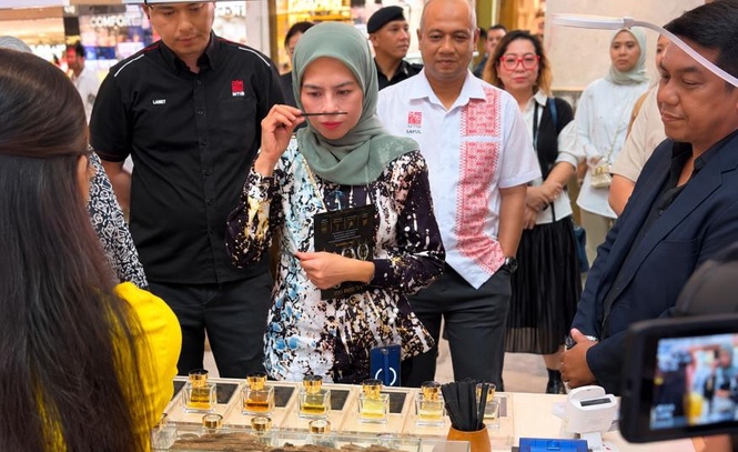 Image from: Eksport gaharu RM11.4 juta, Malaysia mahu bina jenama wangian premium sendiri - Noraini