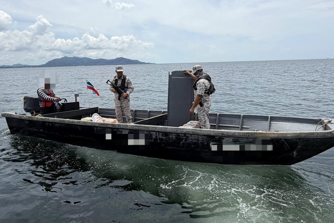 Suspected fuel smuggler arrested after cargo boat intercepted in Tawau waters