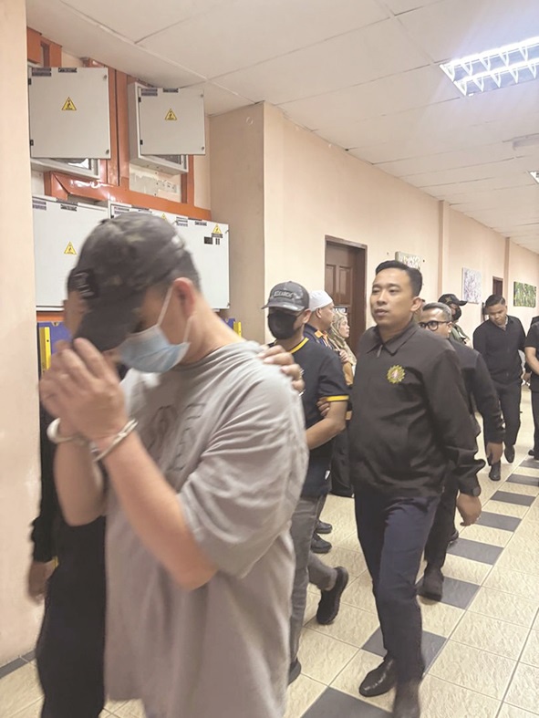Tiga penjawat awam ditahan minta rasuah RM500,000