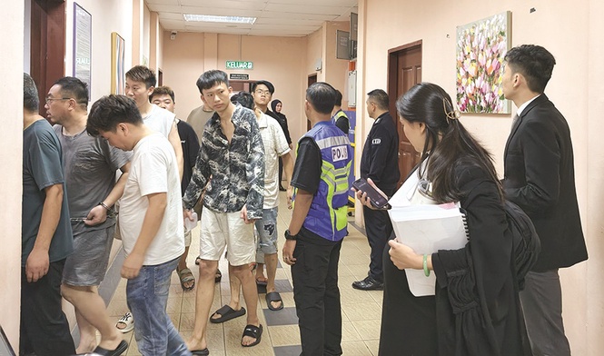 Scam: 80 plead not guilty