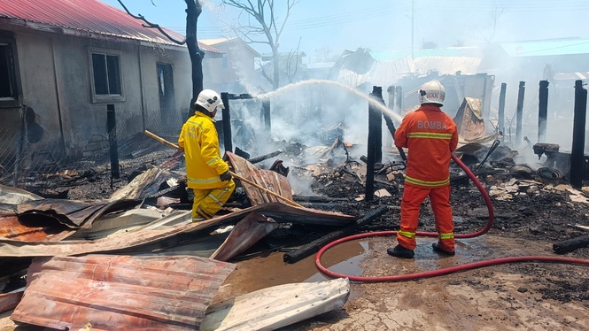 Man suffers burns in Kudat fire that razes eight homes