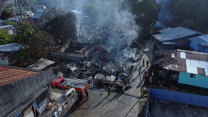Early morning fire destroys 30 homes in Sandakan