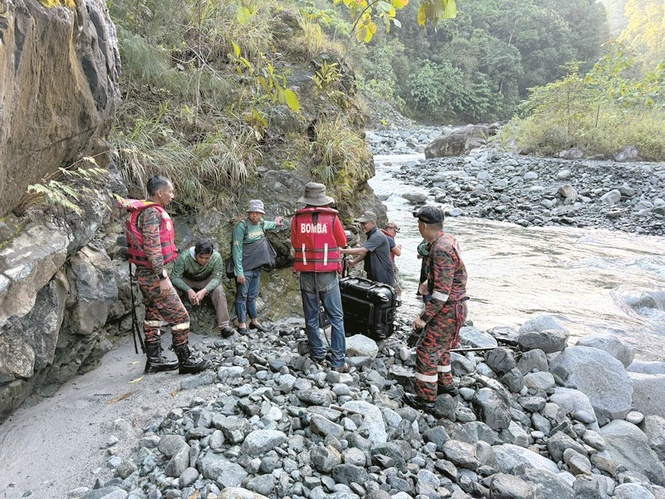 Five stranded across river in Kota Belud rescued