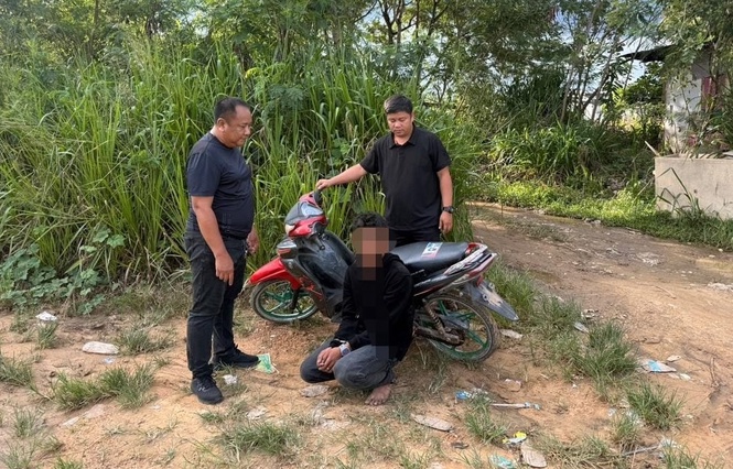 Foreigner held for stealing motorcycle