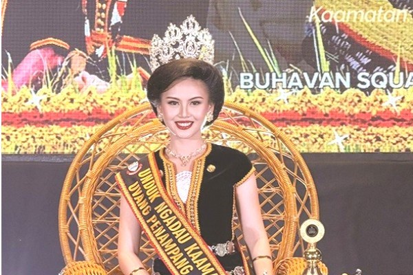 AirBorneo flight attendant is Penampang Unduk Ngadau