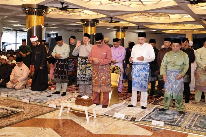 State leaders join Aidiladha prayers at Sabah State Mosque