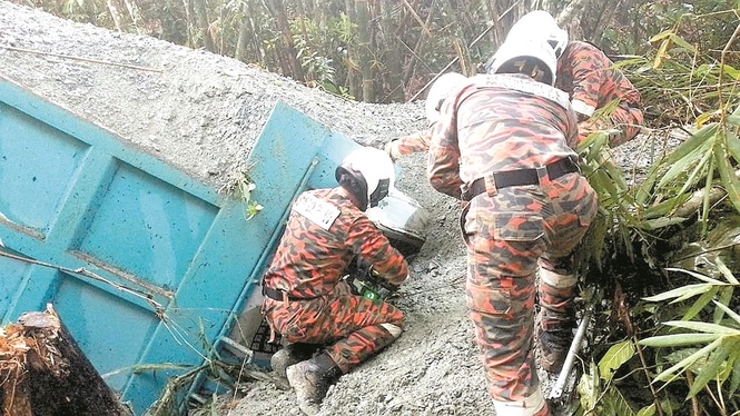Lelaki maut lori masuk gaung