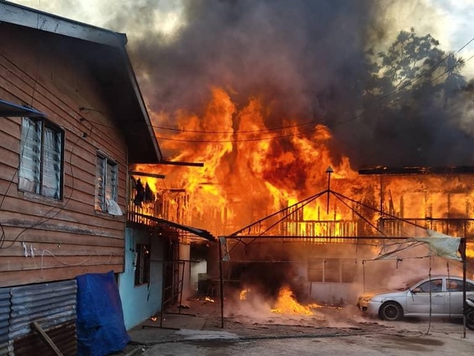 Blaze destroys homes, vehicles in Kampung Apin-Apin