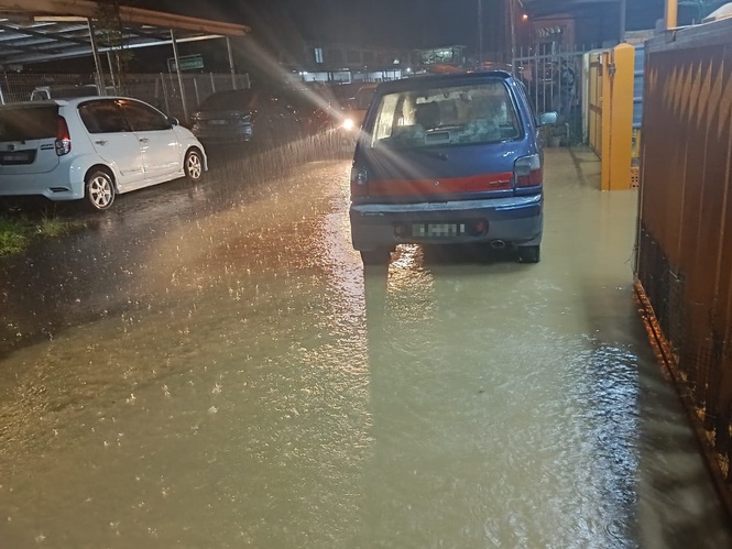 JPS, DBKK pantau masalah longkang tersumbat di Manggatal dan Likas