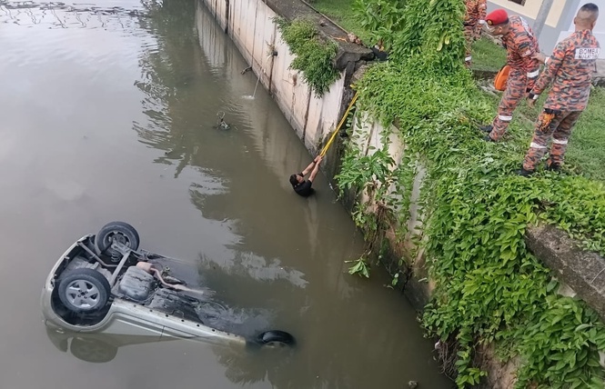 Man killed, another hurt as car plunges into drain