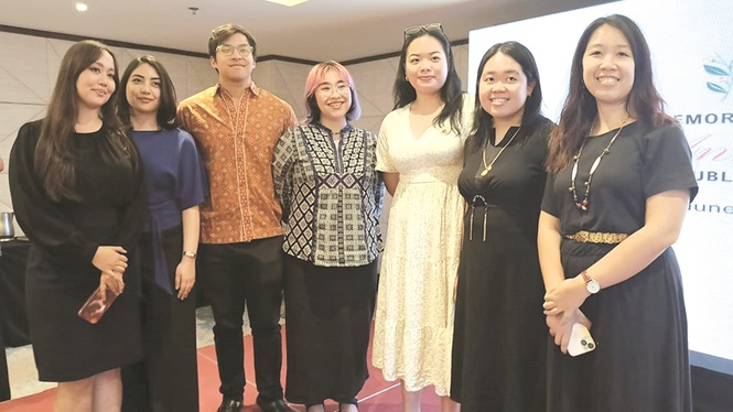 Waris mahu Double Six diajar di sekolah