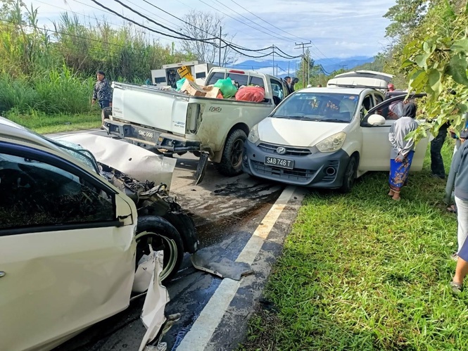 Pemandu tersepit babit nahas tiga kenderaan selamat