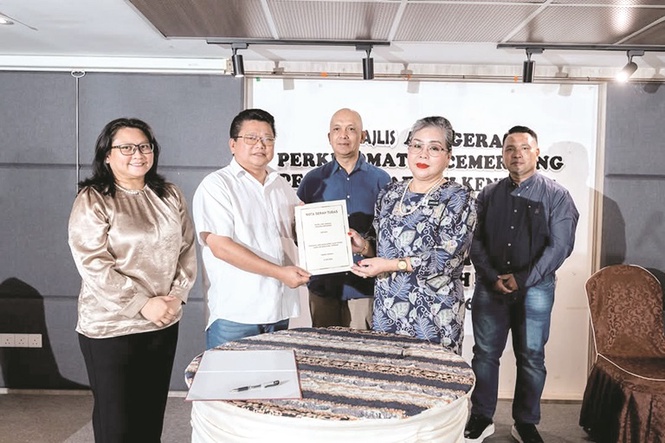 Caroline Benjamin Pegawai Daerah Keningau baharu
