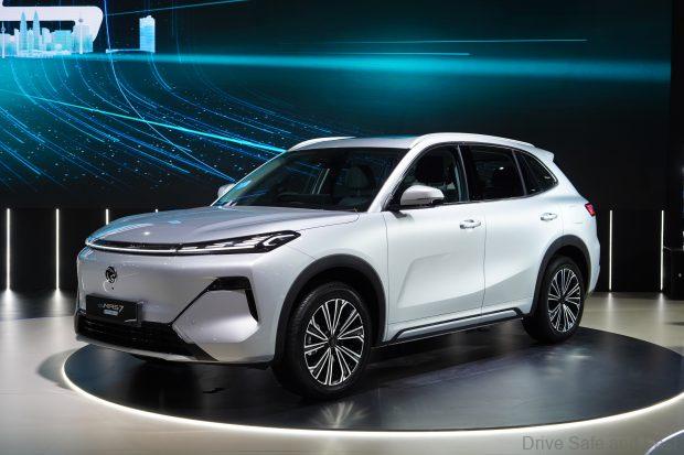 proton e.mas 7 phev in show