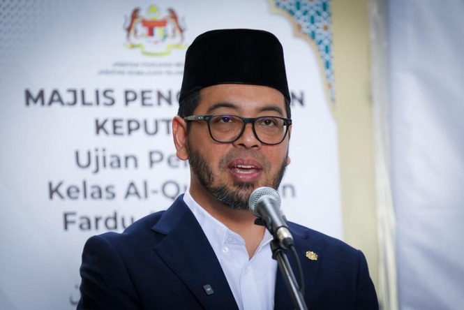 Image from: Kes siak, pekerja pembersihan, jaga adab, Allah Maha Melihat