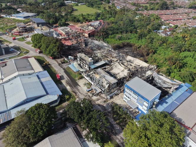 Image from: Tiga hari padam kebakaran tiga kilang, gudang