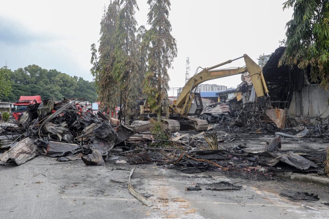 Image from: Kebakaran Pasar Borong Selangor: Bomba kesan kemungkinan mangsa