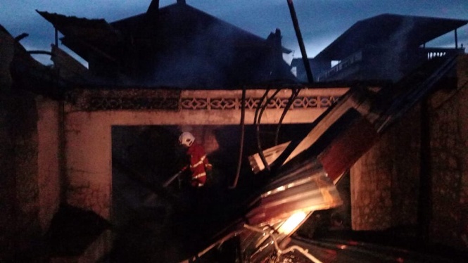 Image from: Tempat duduk motor terbakar punca dua rumah hangus dijilat api