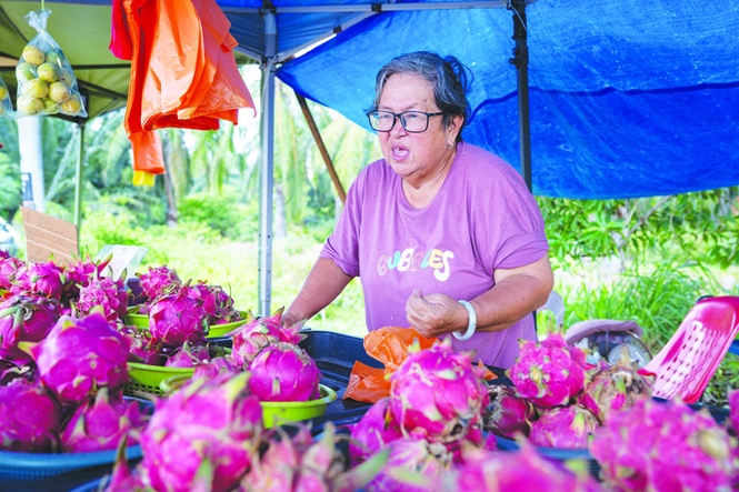 Image from: ‘Dulu pelanggan belanja RM60 beli buah, kini hanya RM10’