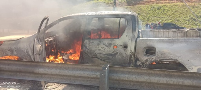 Image from: Lelaki dalam perjalanan ke RXZ Members melecur, Mitsubishi Triton terbakar