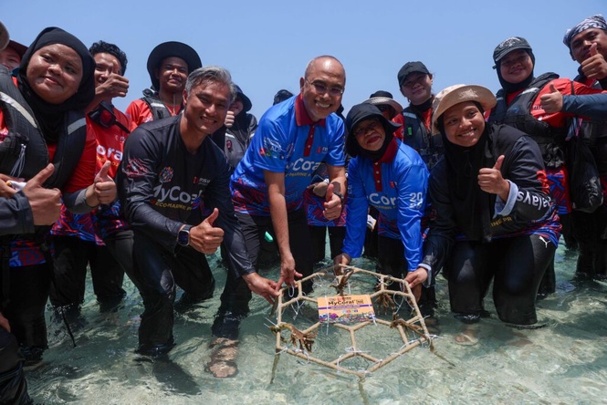 Image from: 10 tahun MSU pulihara terumbu karang di Pulau Geluk