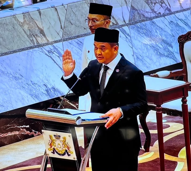 Image from: Zahari dilantik Speaker DUN Johor baharu