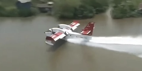 Image from: Bombardier CL-415MP Malaysia bantu padam kebakaran hutan di Sumatera?