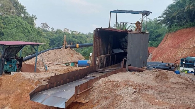 Image from: Empat dicekup, salah guna permit gali pasir buat lombong emas