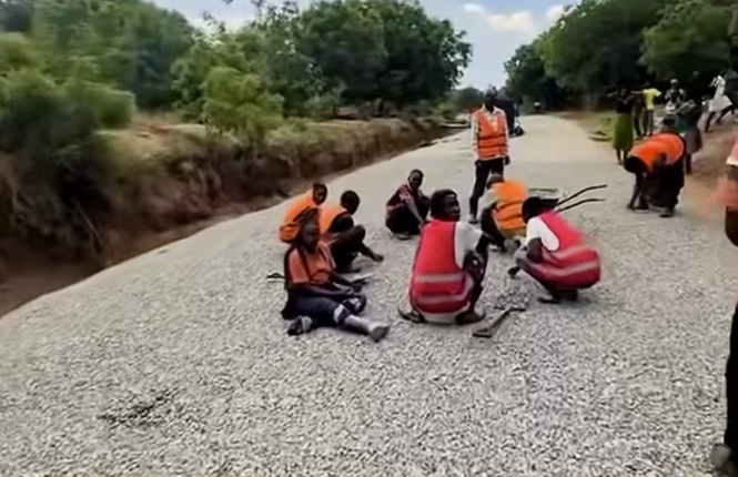 Image from: Projek jalan 1 kilometer terbengkalai 4 tahun, RM1 juta lesap
