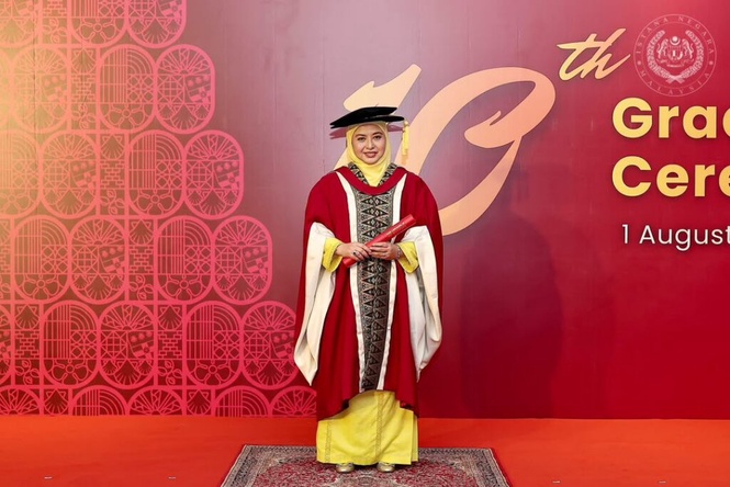 Image from: Raja Permaisuri Agong berkenan terima Ijazah Kehormat Kedoktoran Psikologi