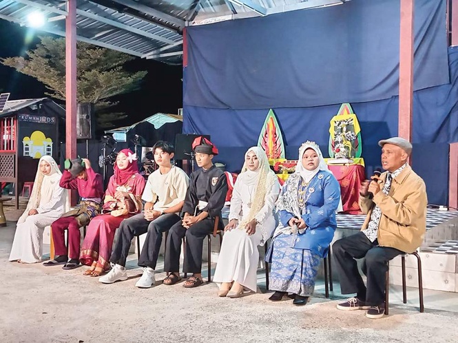 Image from: Anak muda Lenggong pentaskan teater Shamsinar bertema kenegaraan