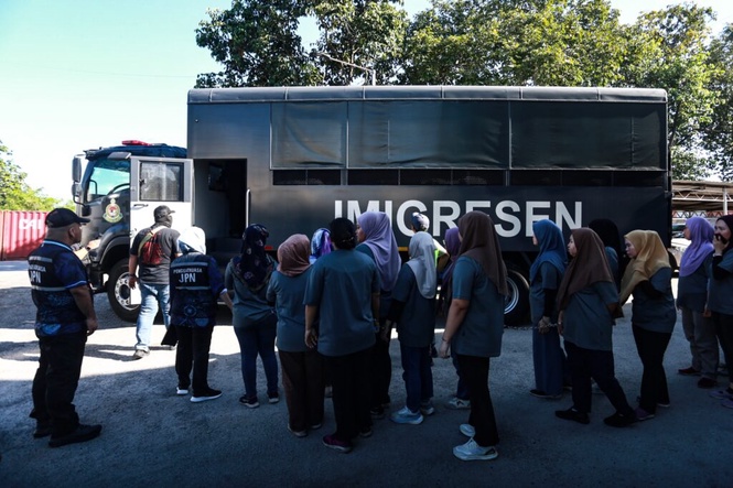 Image from: Ops Getah: 22 pekerja asing guna MyKad palsu dipenjara dua bulan