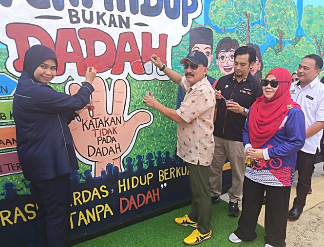 Image from: AADK saran juruterbang tempatan jalani saringan dadah