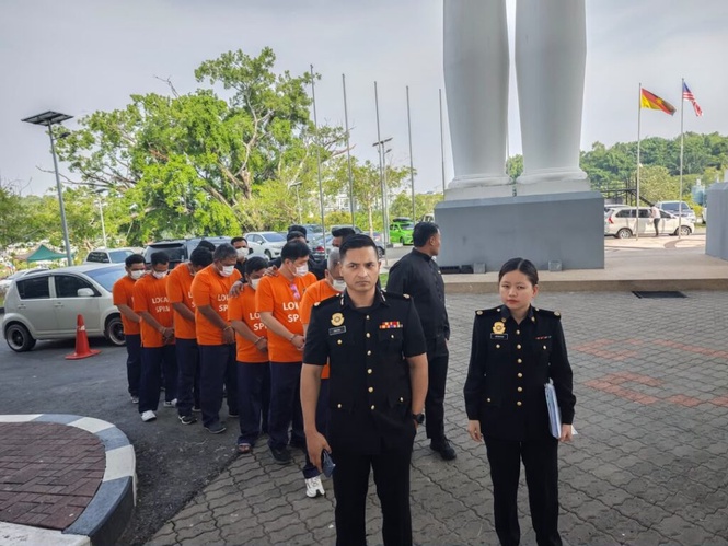 Image from: Import ayam sejuk beku: 7 individu direman termasuk penjawat awam