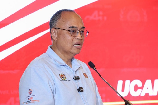 Image from: MSN sedia iring Azizul ke LA