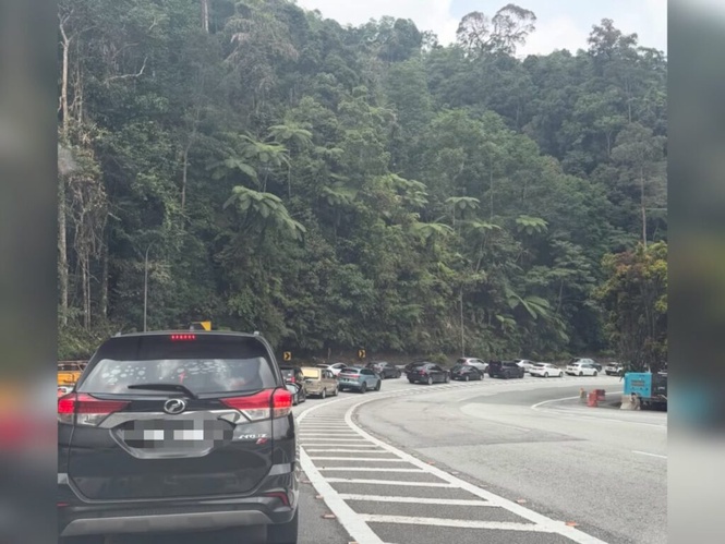 Image from: Laluan tidak bergerak hendak turun dari Genting Highlands