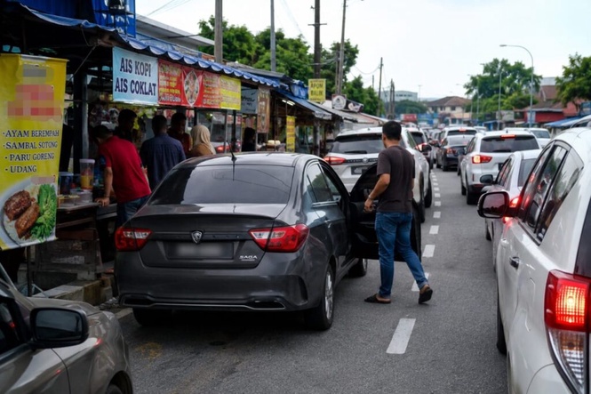 Image from: Budaya ‘berhenti sekejap’ susahkan orang lain