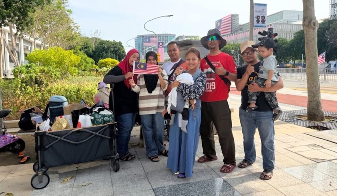 Image from: Pukul 3 petang dah berkumpul ‘cop’ tempat di Dataran Putrajaya