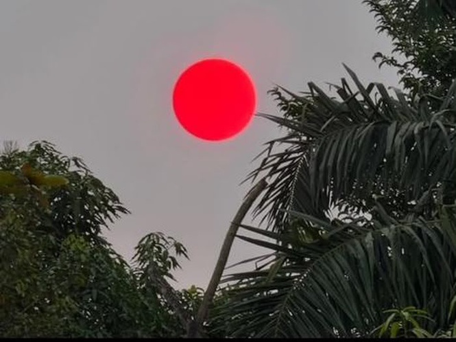 Image from: Penduduk resah matahari merah menyala