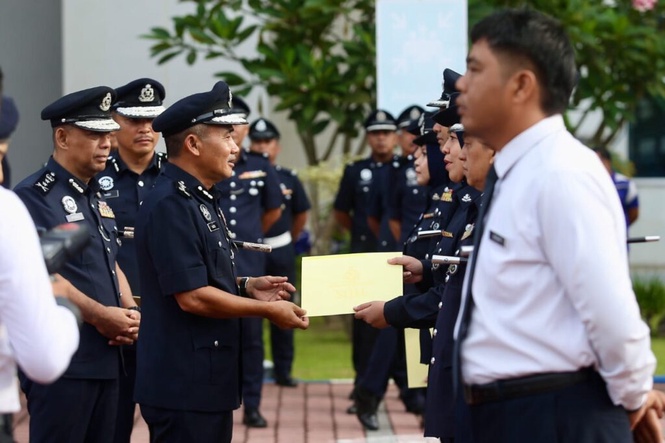 Image from: 90 warga polis Kedah dikenakan tindakan tatatertib