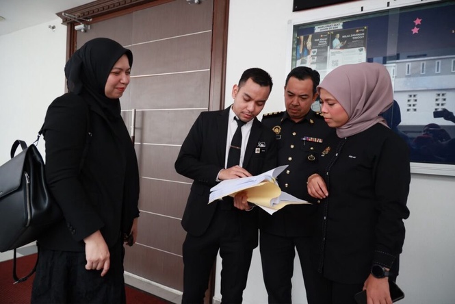 Image from: Pengerusi NGO tak hadir mahkamah dikenakan waran tangkap